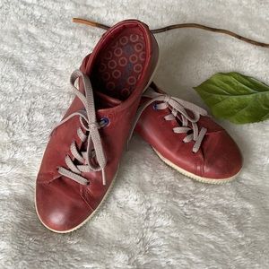 ECCO leather lace ups red size 7